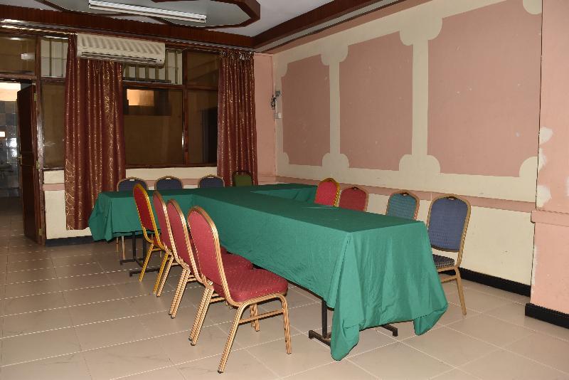 Ibis Hotel 2000 Karatina Экстерьер фото