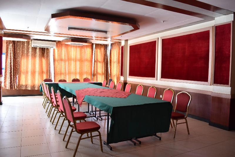 Ibis Hotel 2000 Karatina Экстерьер фото